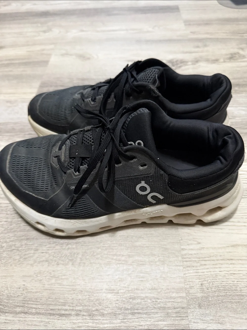 On Running Men's 9 wide Black Athletic Running Shoes